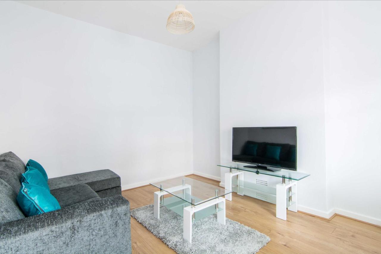 Spacious 4 Bed With Parking Near City Centre - 184 Gregory House Holiday home *