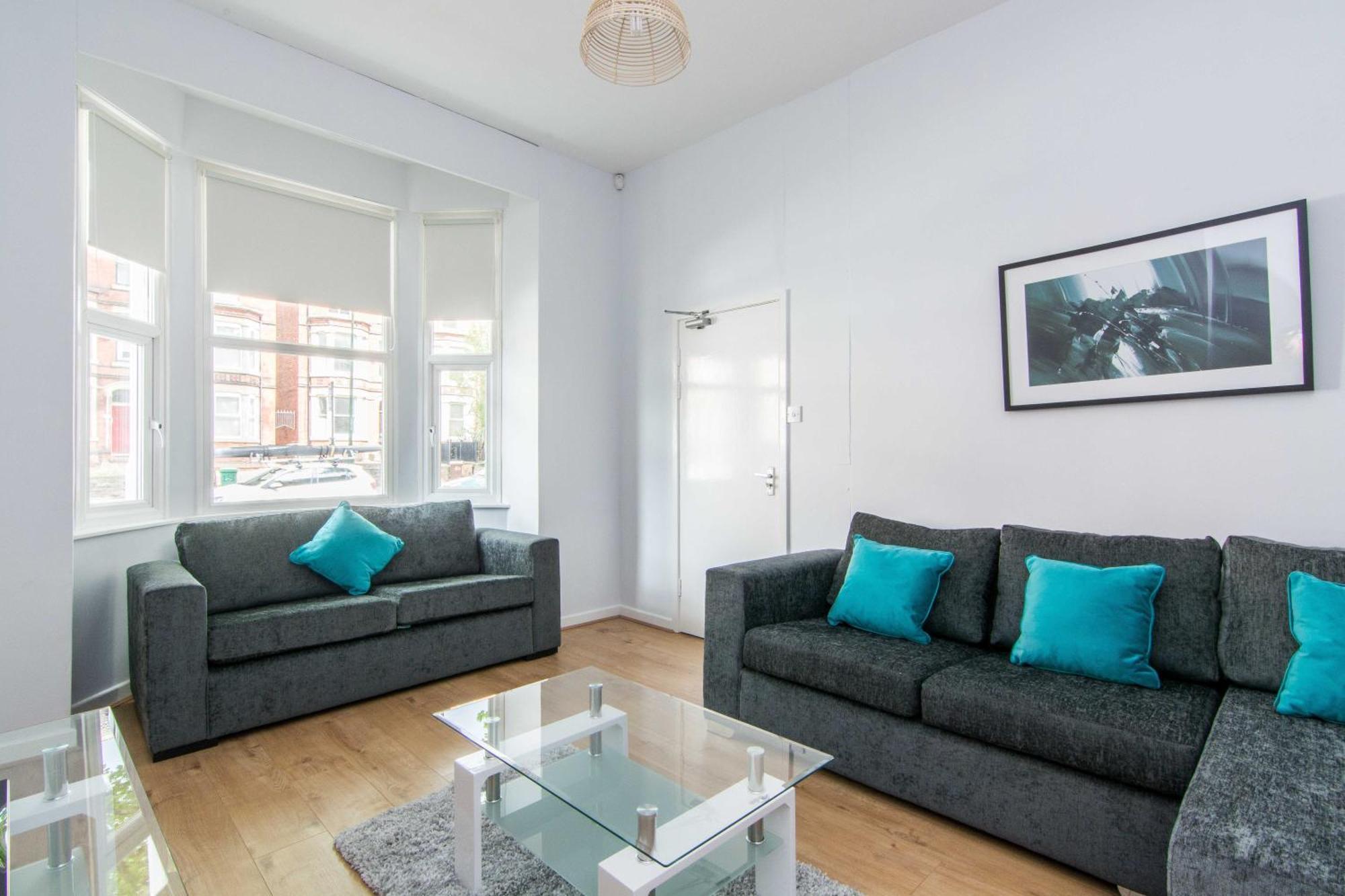 Spacious 4 Bed With Parking Near City Centre - 184 Gregory House * Nottingham